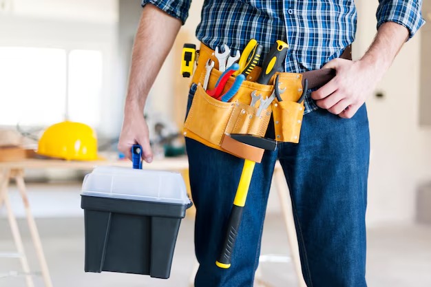 What To Expect When Hiring A Handyman In Richland For Seasonal Care